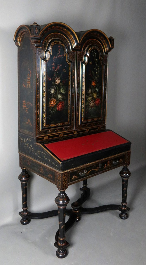 Black lacquer cabinet with floral design