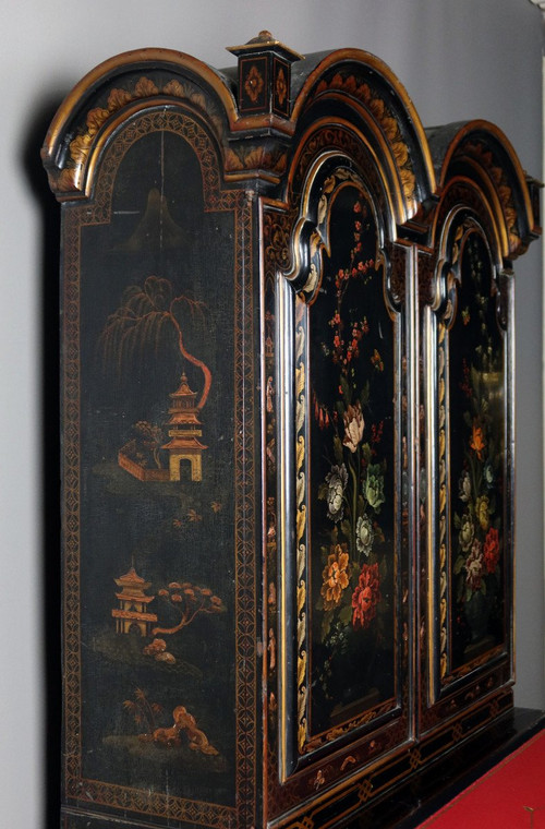 Black lacquer cabinet with floral design