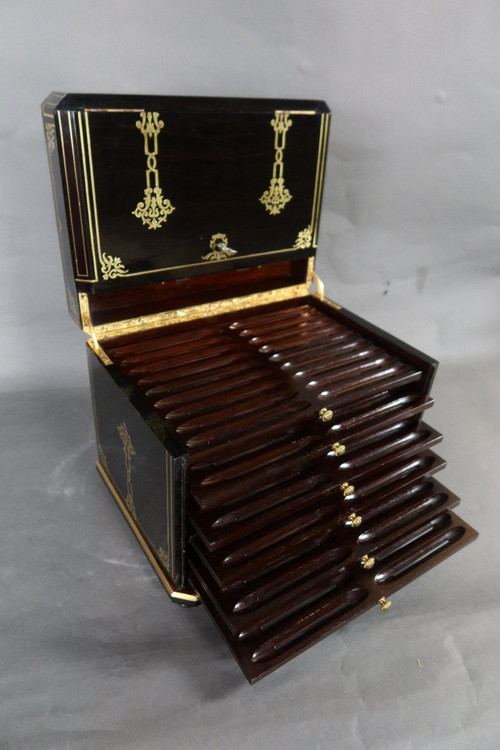 19th century ebony cigar humidor at Giroux house in Paris