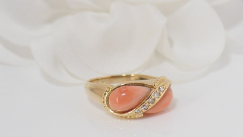 Bague En Or Jaune, Cabochons De Corail Et Diamants