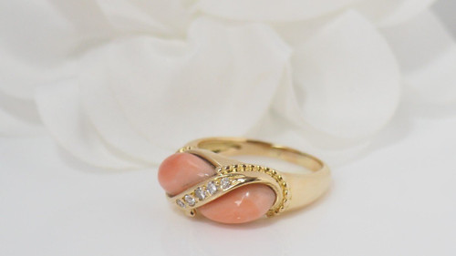 Bague En Or Jaune, Cabochons De Corail Et Diamants