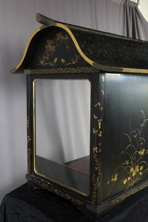 19th Century Japanese Lacquer Display Case