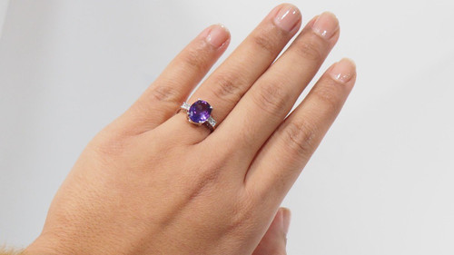 Ring aus Weißgold, Amethyst und Diamanten