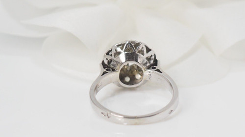 Anello Marguerite in oro bianco e platino con diamanti