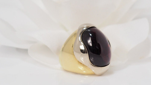 Two Ors Ring Set with an Amethyst Cabochon