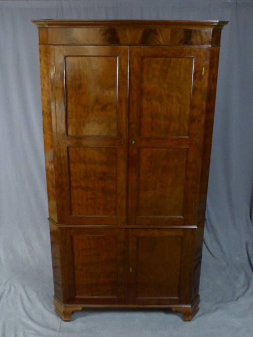 English Corner Mahogany