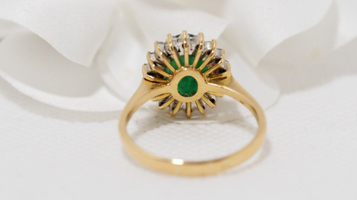 Bague Entourage En Or Jaune Emeraude Et Diamants