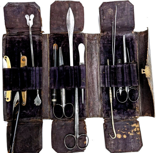 Doctor's Kit Late 18th Century Including Many Accessories For Surgery