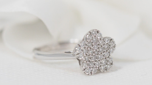 Bague Fleur En Or Blanc Et Diamants