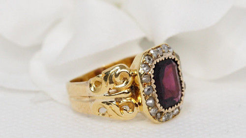 Ring In Yellow Gold, Garnet And Rose Cut Diamonds