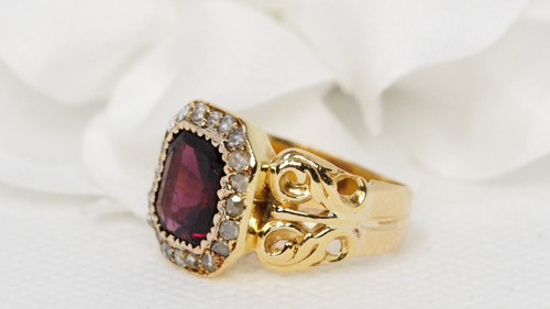 Ring In Yellow Gold, Garnet And Rose Cut Diamonds