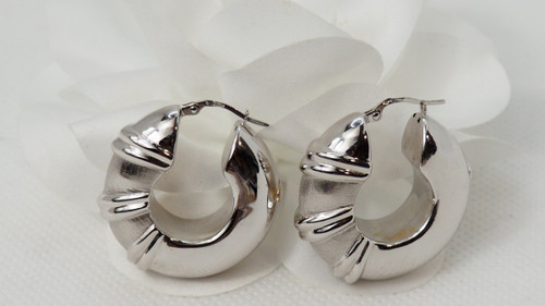 Hoop Earrings In White Gold