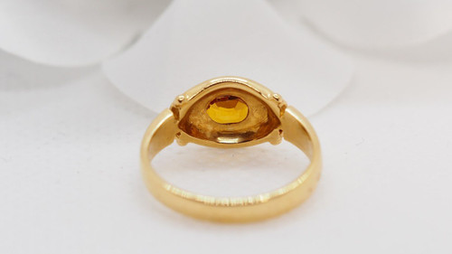 Anello in oro giallo e citrino ovale