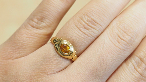 Anello in oro giallo e citrino ovale