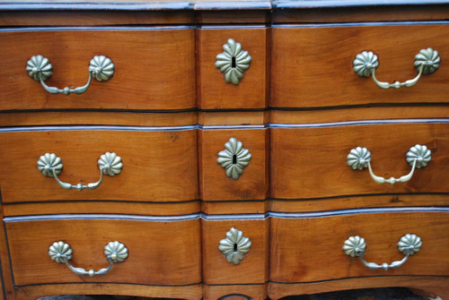 Commode En Noyer Dauphiné, époque Louis XV,  XVIIIe siècle