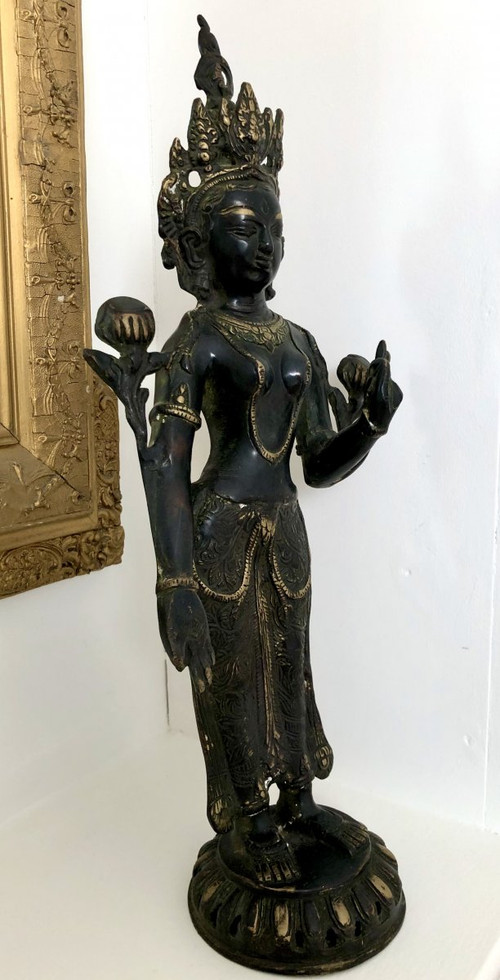 Tibet, First half of the 20th century, Bronze statuette of Tara.