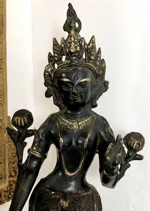 Tibet, First half of the 20th century, Bronze statuette of Tara.