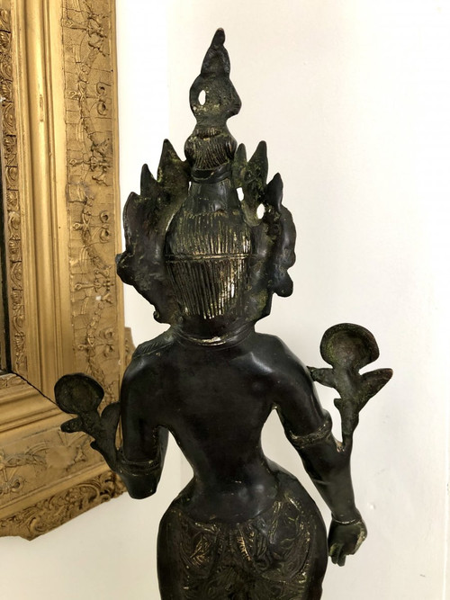 Tibet, First half of the 20th century, Bronze statuette of Tara.