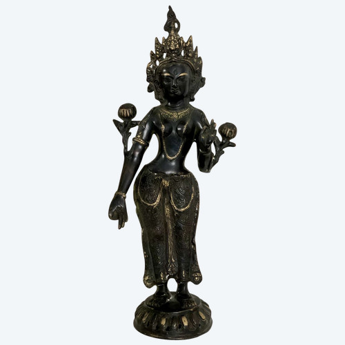 Tibet, First half of the 20th century, Bronze statuette of Tara.