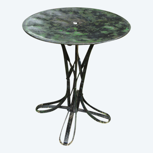 Garden pedestal table