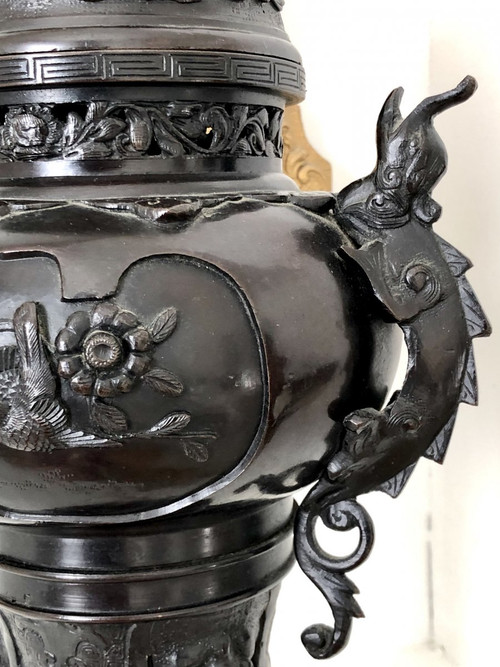 Chine, XIXème Siècle, Important Brûle-parfum en Bronze à Décor de Dragons et d'Oiseaux.