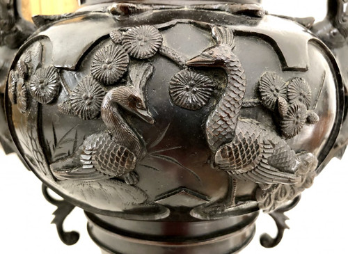 Chine, XIXème Siècle, Important Brûle-parfum en Bronze à Décor de Dragons et d'Oiseaux.