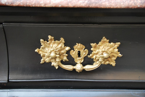 Commode Tombeau Black lacquer, Bronzes C Couronné Louis XV period