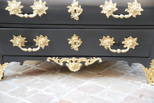 Commode Tombeau Black lacquer, Bronzes C Couronné Louis XV period