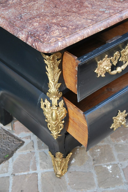 Commode Tombeau Black lacquer, Bronzes C Couronné Louis XV period