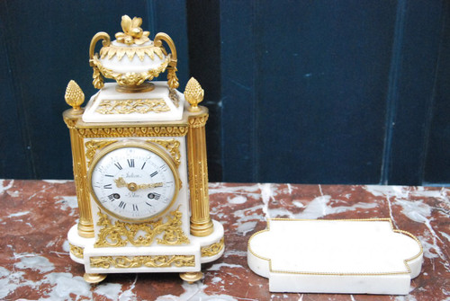 Marble and bronze clock, Louis XVI period