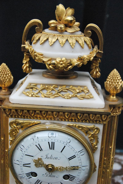 Marble and bronze clock, Louis XVI period