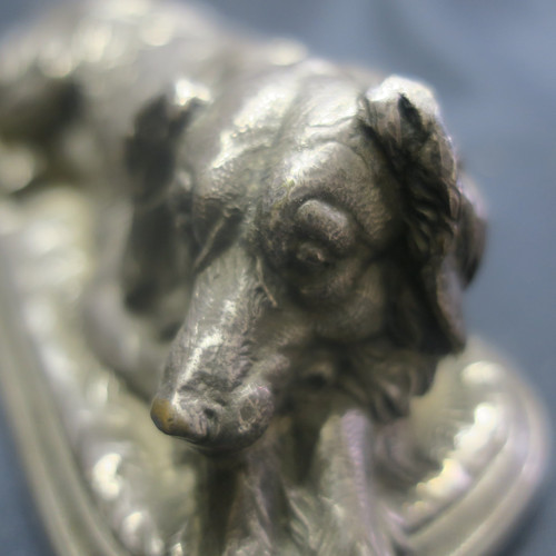 Dog in silver-plated bronze, signed Hingre