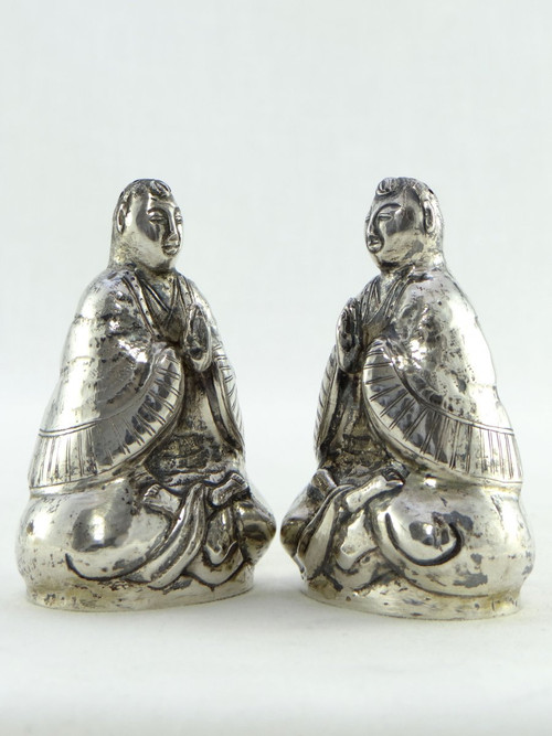 Chine, Milieu Du XXème Siècle, Paire De Salières En Argent Figurant Des Bodhisattva.