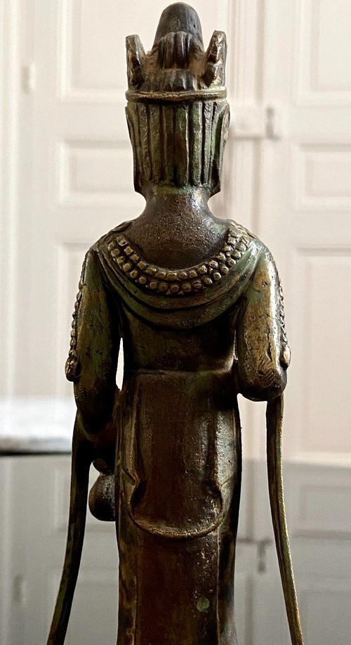 Giappone Circa 1900, epoca Meiji, Statua di Kannon in bronzo.