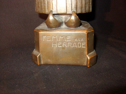 Femme à la Herrade, A Jouanneault