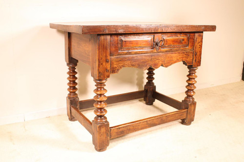 Spanish Table In Walnut Circa 1600