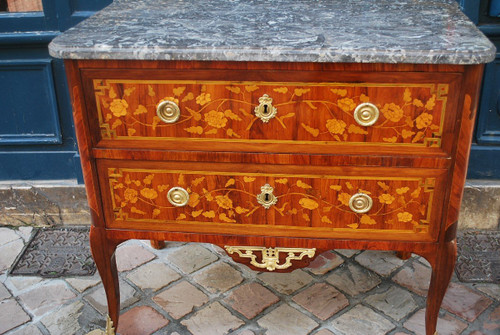 Elegant Chest Of Drawers In Flower Marquetry Transition period 18th century