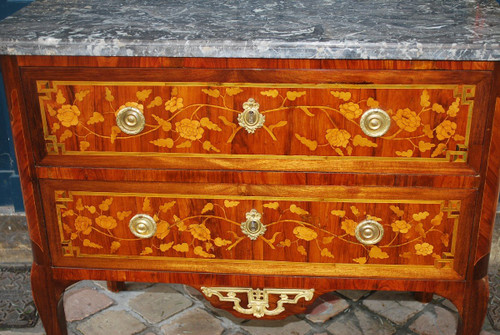 Elegant Chest Of Drawers In Flower Marquetry Transition period 18th century