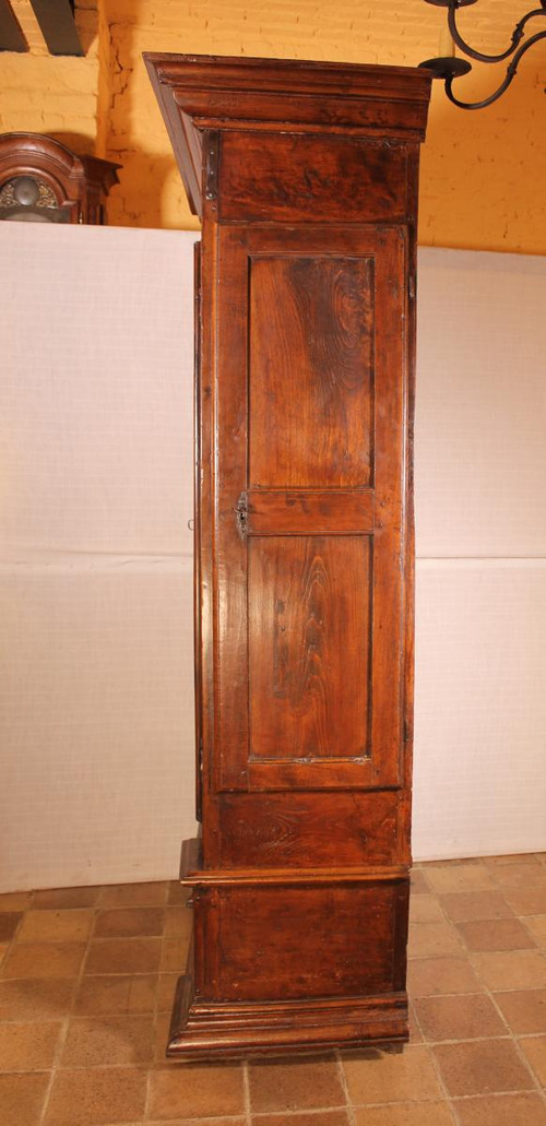 Bonnetière In Walnut With Gun Door On Its Side Louis XIII, Diamond Tips