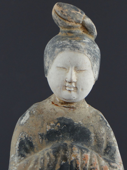 China, Tang dynasty period (618-907), terracotta statuette of a court lady