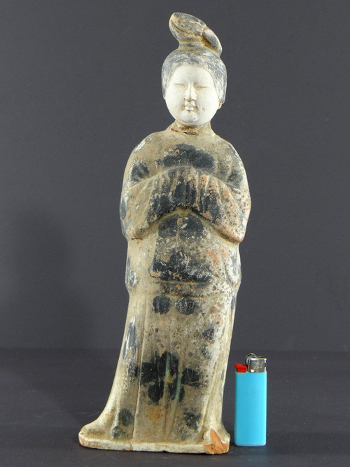 China, Tang dynasty period (618-907), terracotta statuette of a court lady