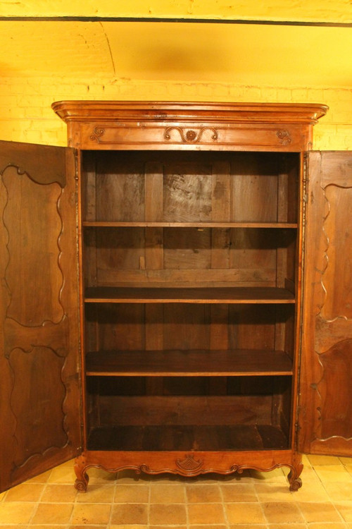 Louis XV Wardrobe In Walnut 18 ° Century