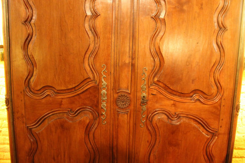 Louis XV Wardrobe In Walnut 18 ° Century