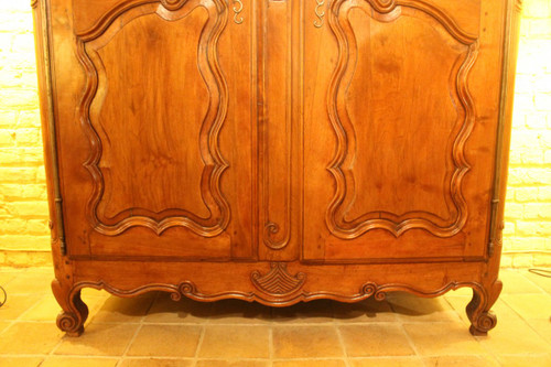 Louis XV Wardrobe In Walnut 18 ° Century