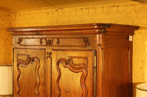 Louis XV Wardrobe In Walnut 18 ° Century