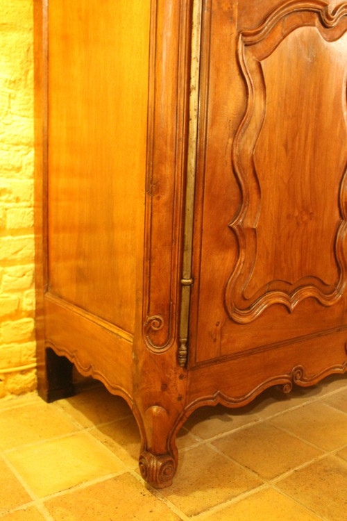 Louis XV Wardrobe In Walnut 18 ° Century