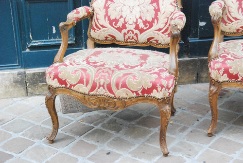 Paire De Larges Fauteuils à La Reine époque Régence XVIIIe siècle