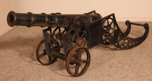 Cannon Cast Iron decoration