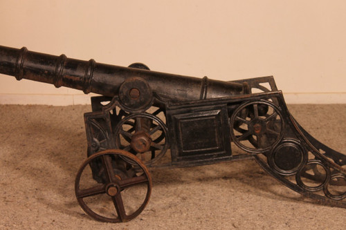 Cannon Cast Iron decoration