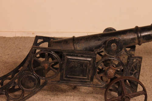 Cannon Cast Iron decoration